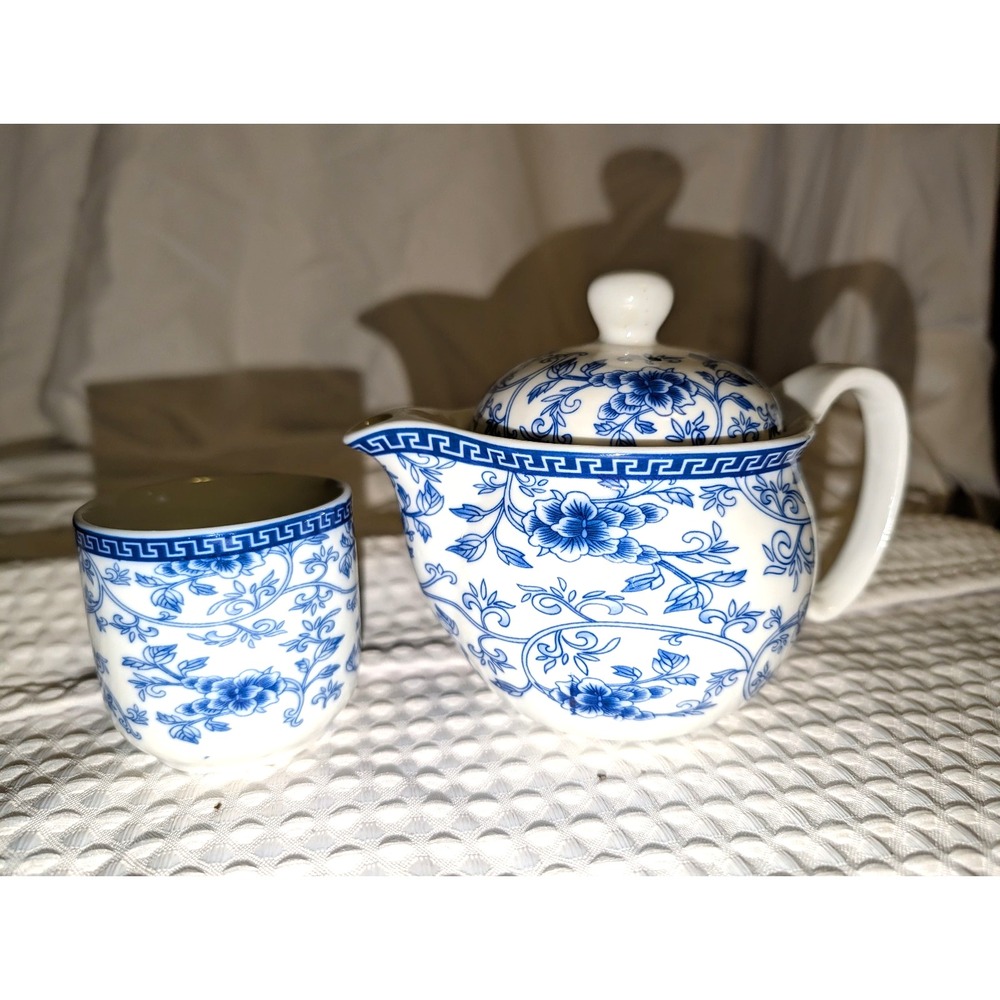 VTG Blue & White Porcelain Jingdezhen Chinese Tea Set 7 piece, 6 cups & teapot
